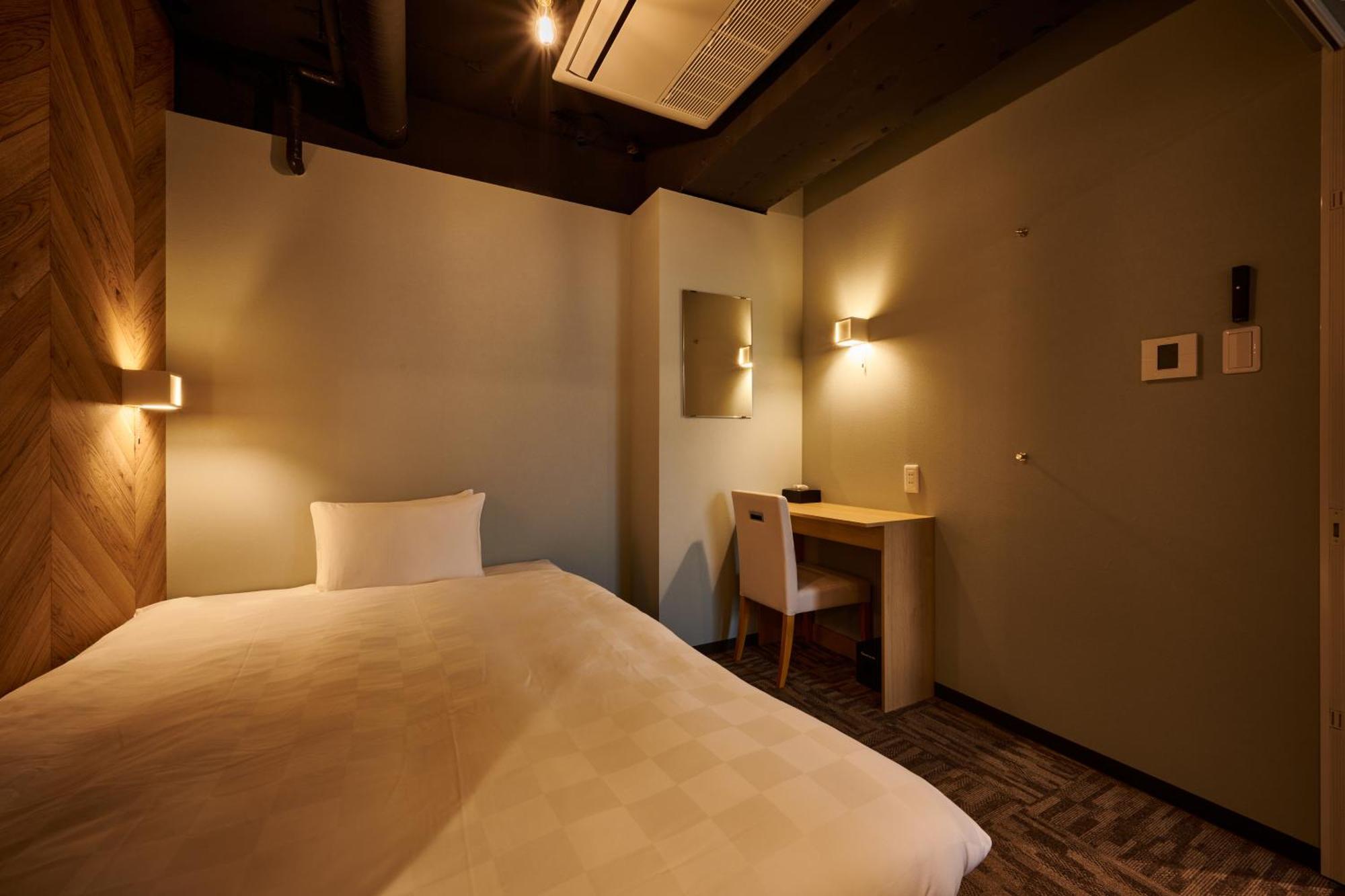 Capsule Hotel Continue Nijojokita Kyoto Exteriör bild